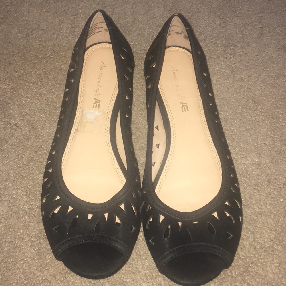 US 7 1/2 peep toe flats with detailing